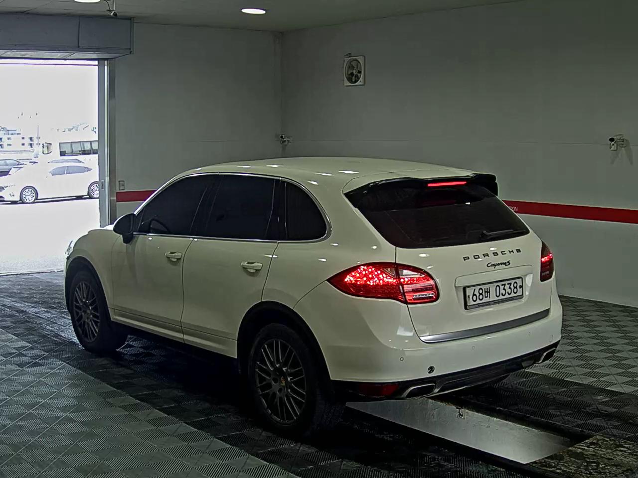 2011 - porsche cayenne