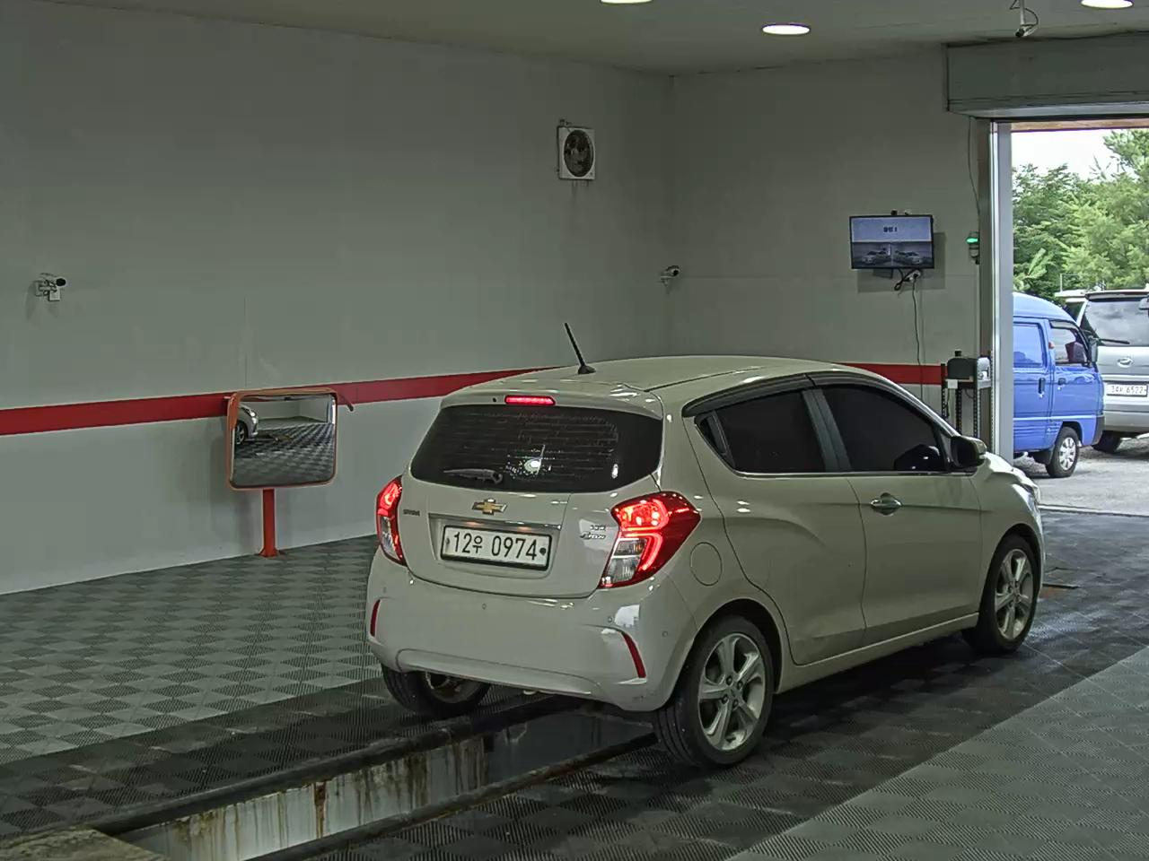 2016 - chevrolet spark
