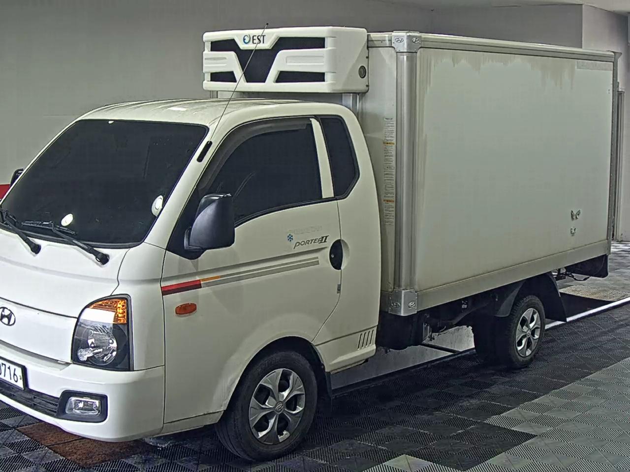 HYUNDAI PORTER II FREEZER BOX TRUCK SUPER CAB TWIN COMPRESSOR