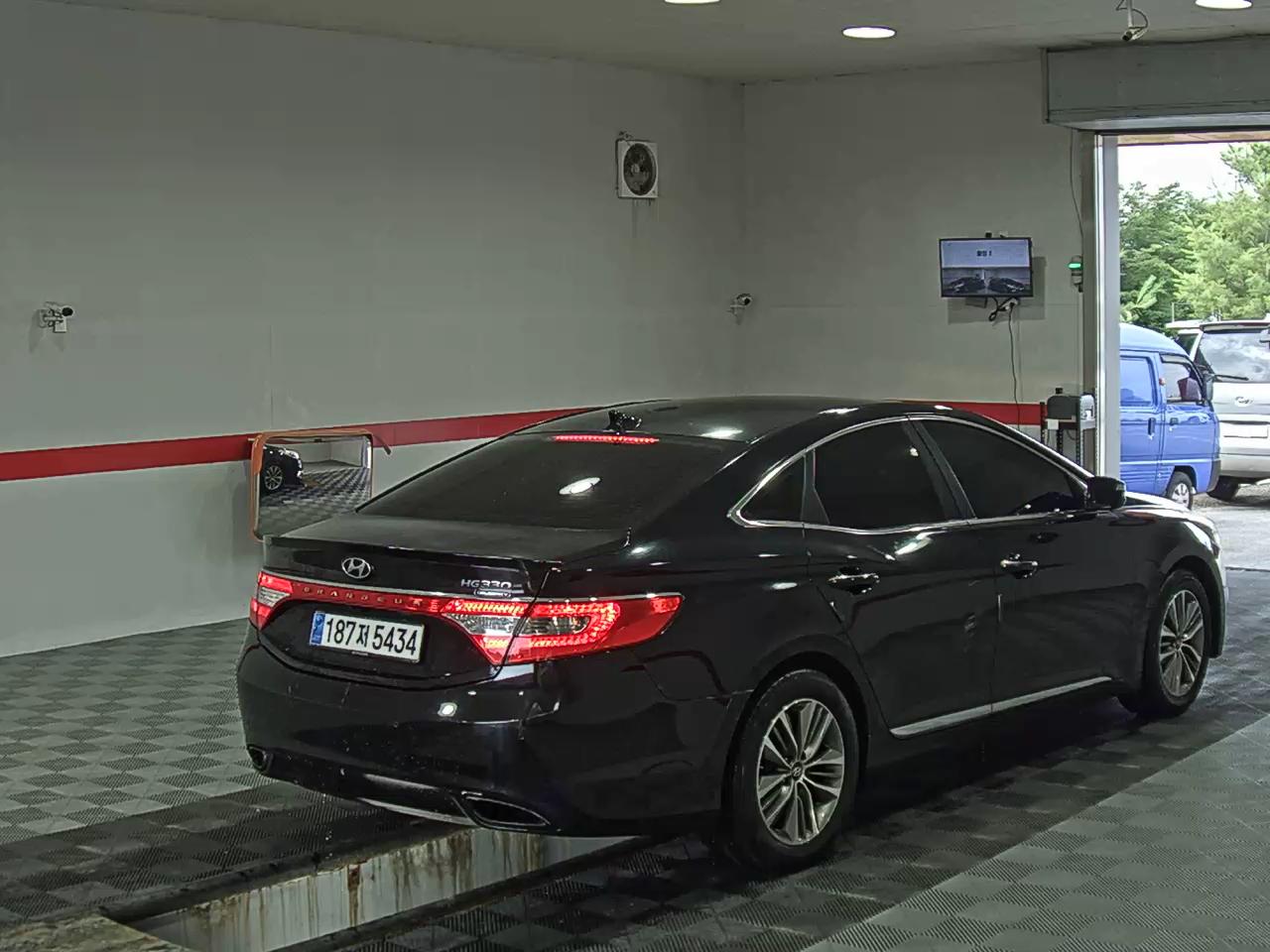 2011 - hyundai grandeur