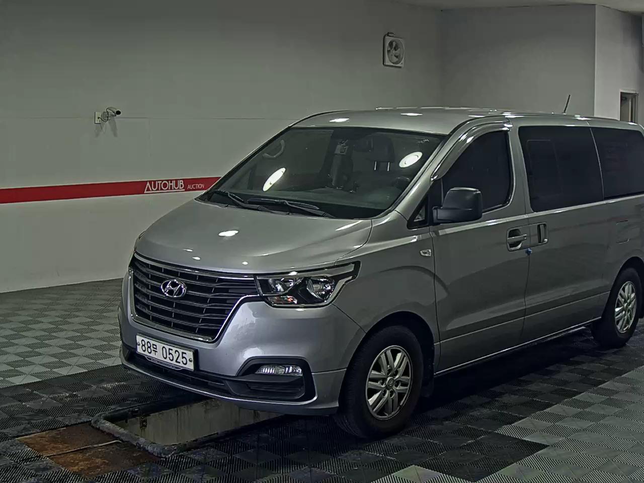 HYUNDAI GRAND STAREX
