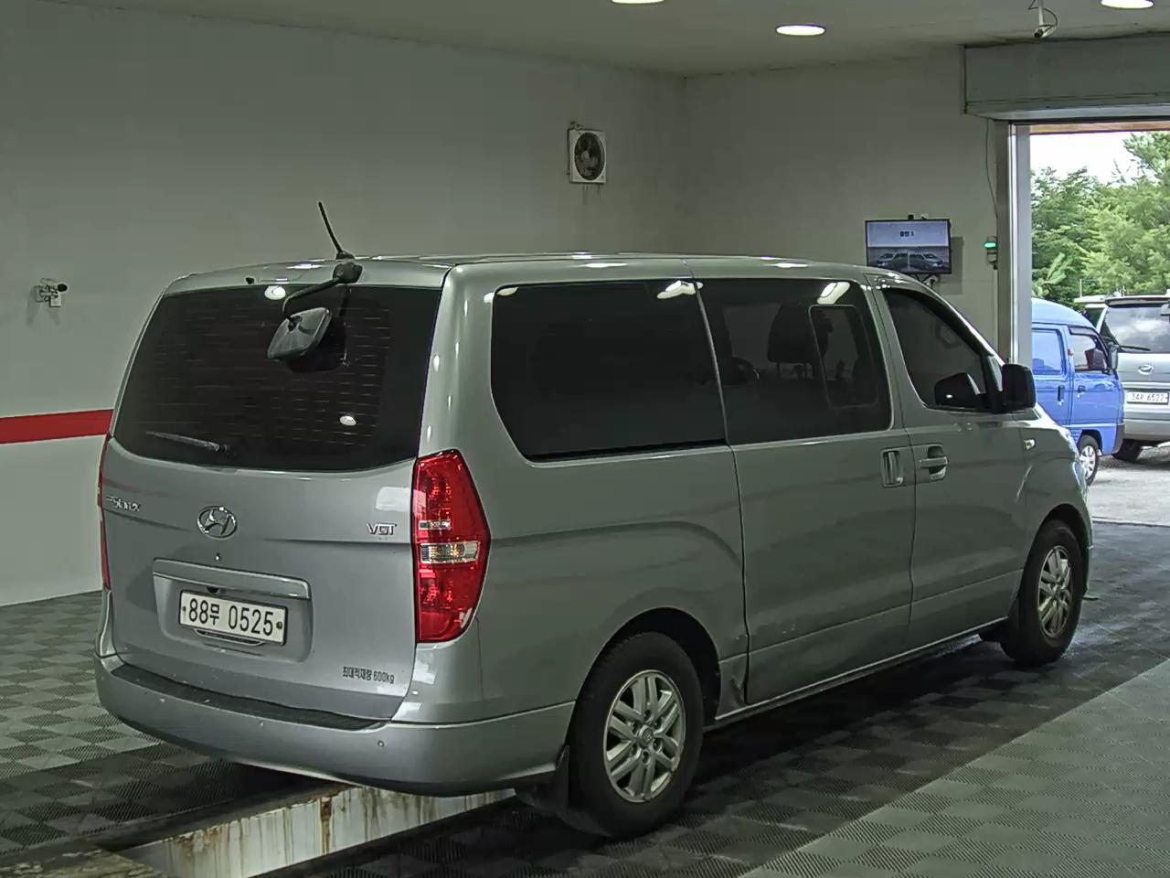 2021 - hyundai grand starex