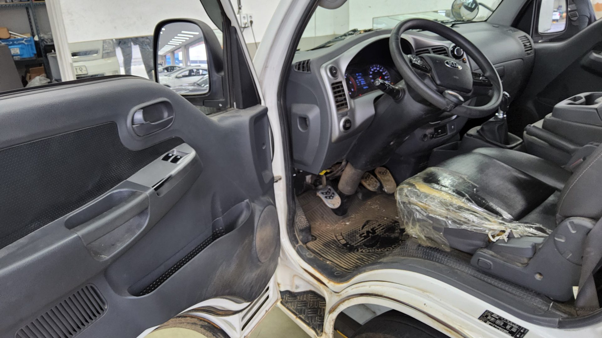 2021 - kia bongo