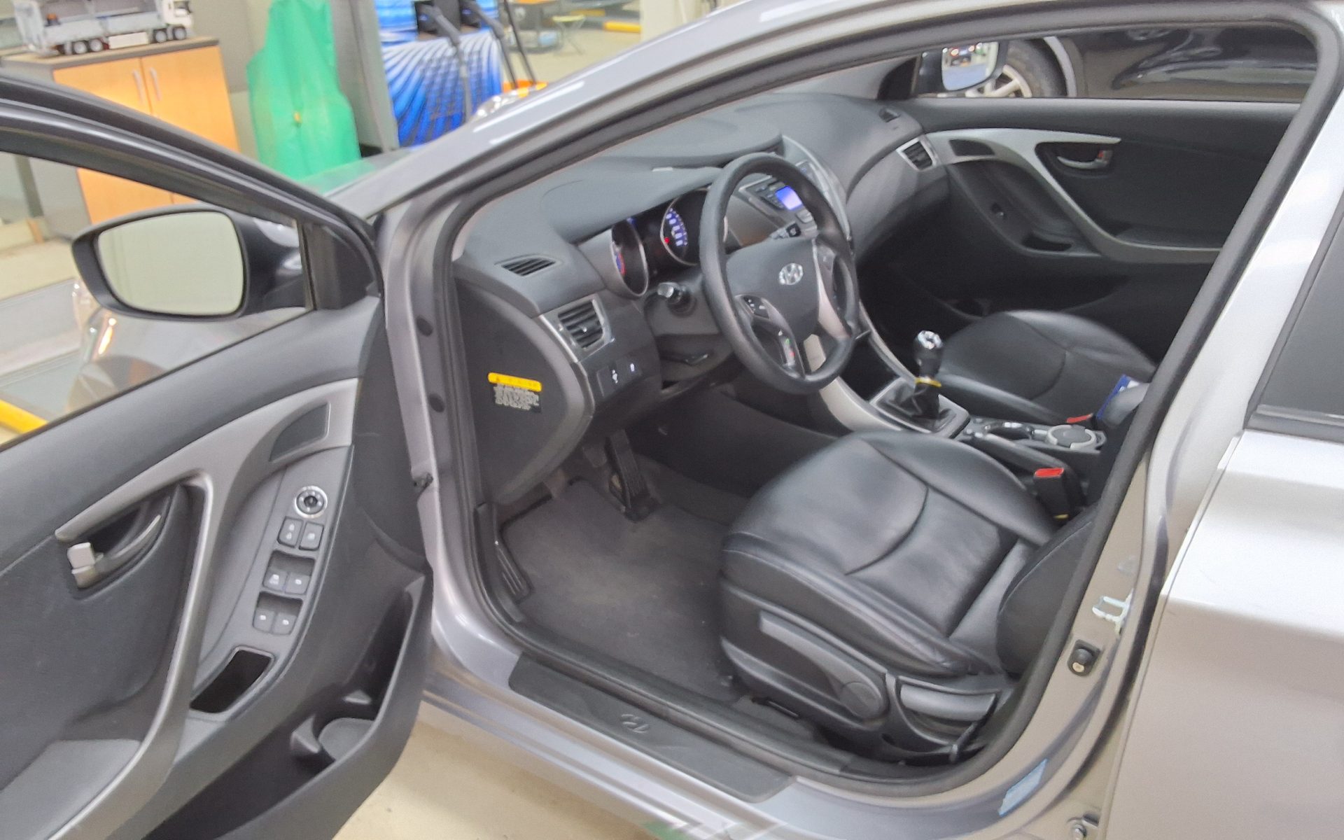 2013 - hyundai avante