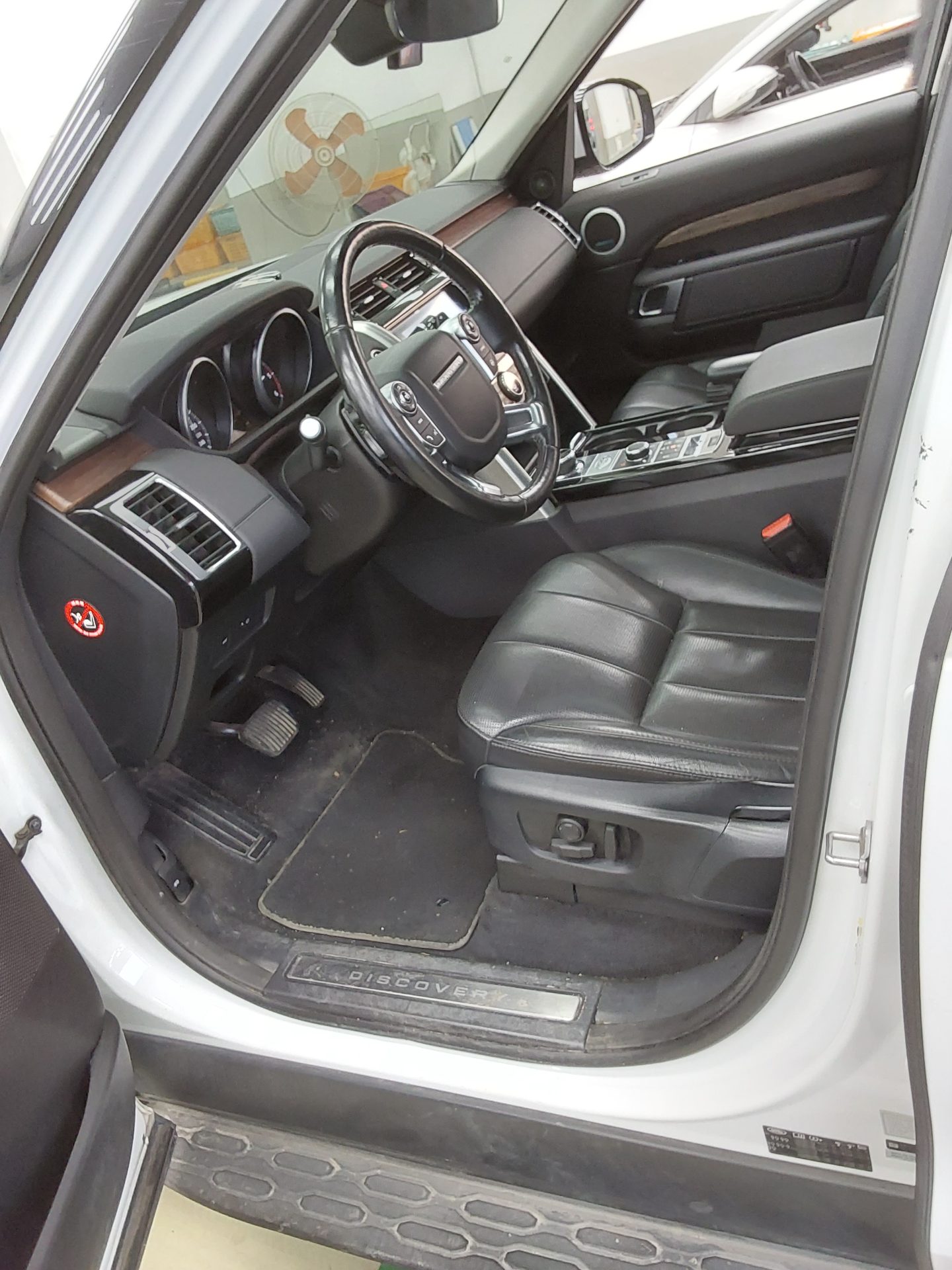 2017 - land rover discovery