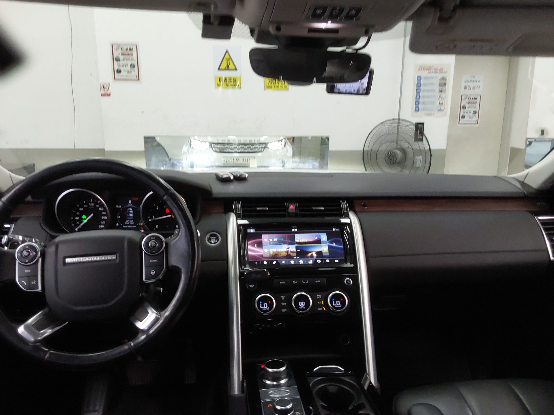 2017 - land rover discovery