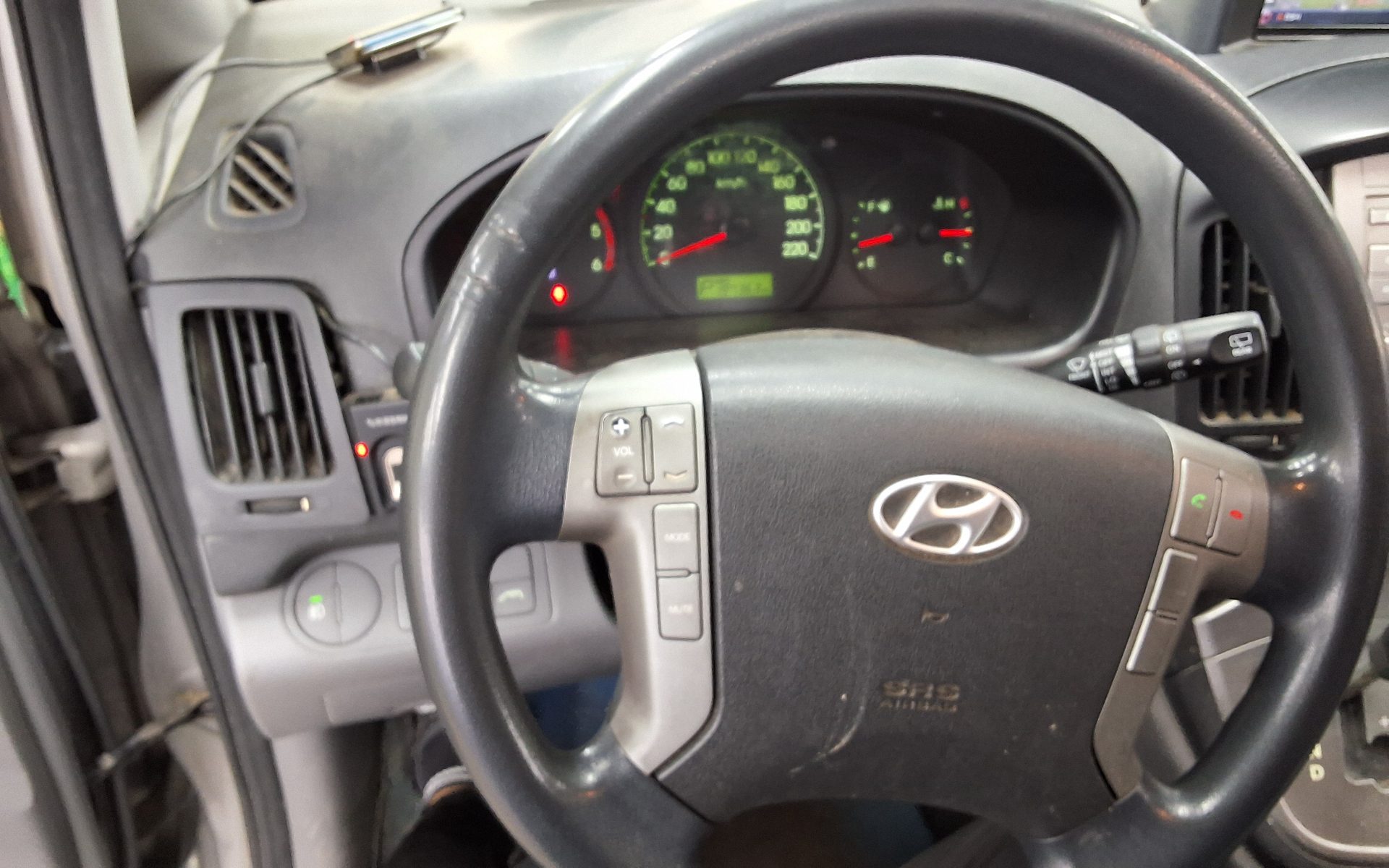 2012 - hyundai grand starex