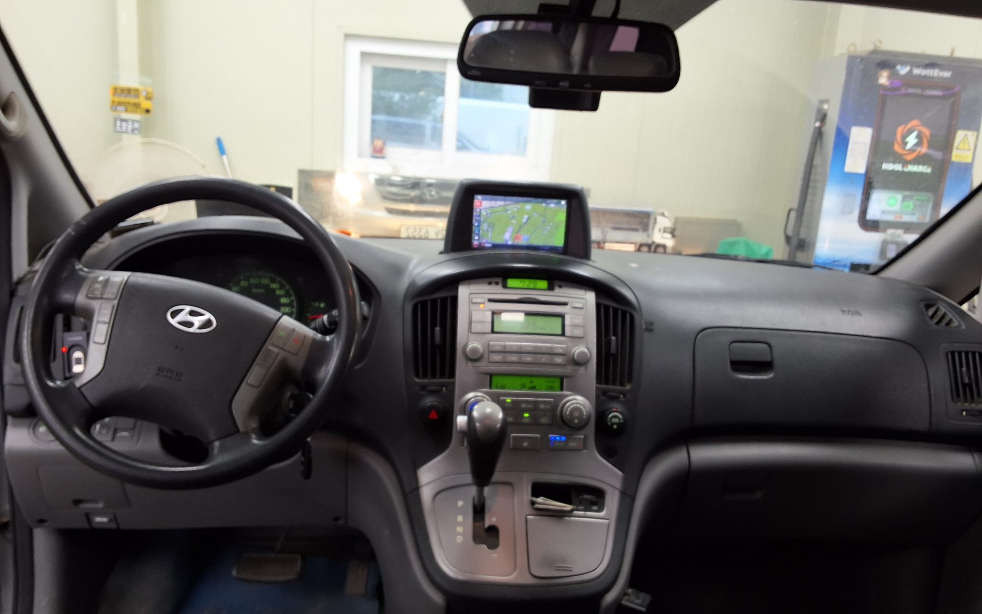 2012 - hyundai grand starex