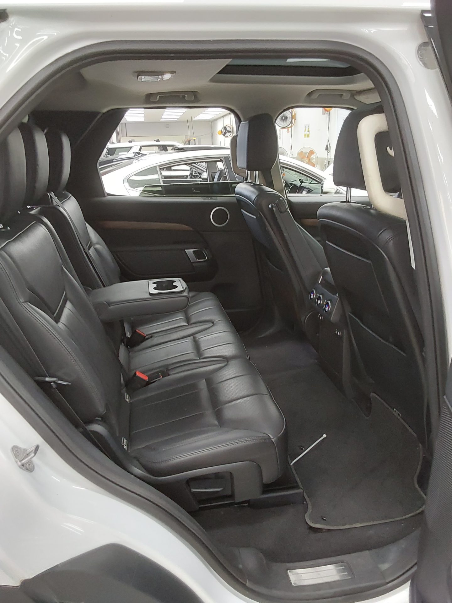 2017 - land rover discovery