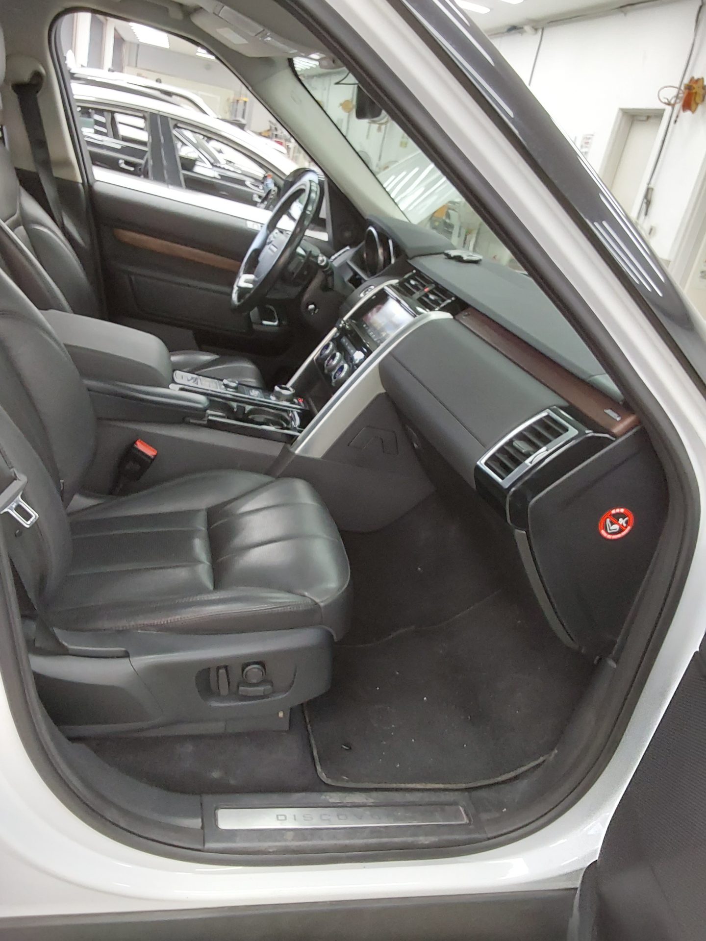2017 - land rover discovery
