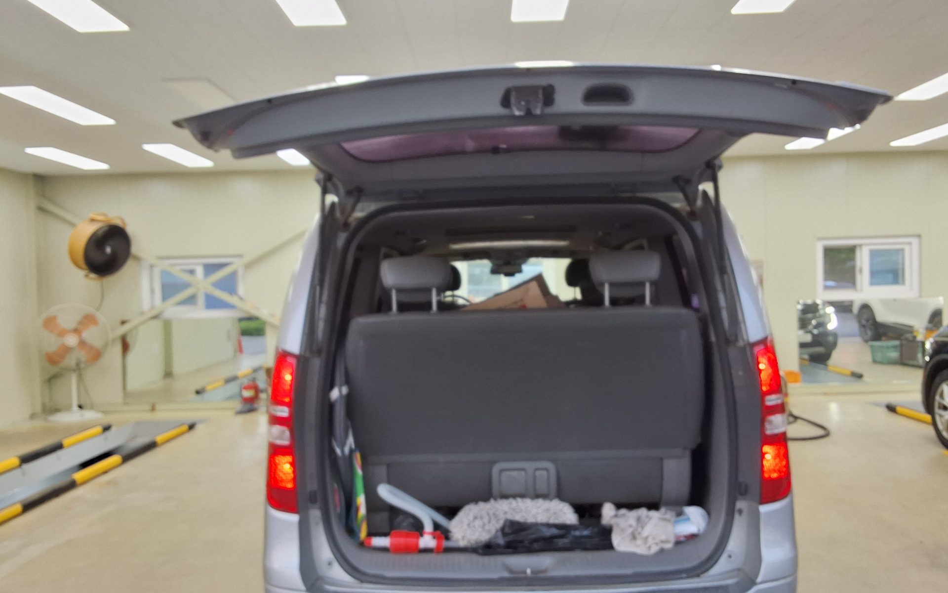 2012 - hyundai grand starex