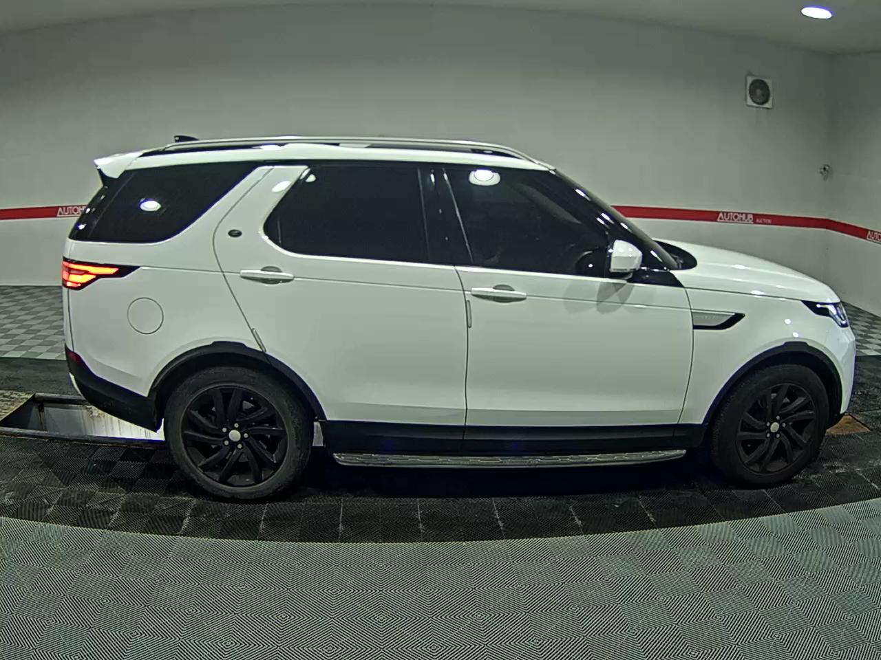 2017 - land rover discovery