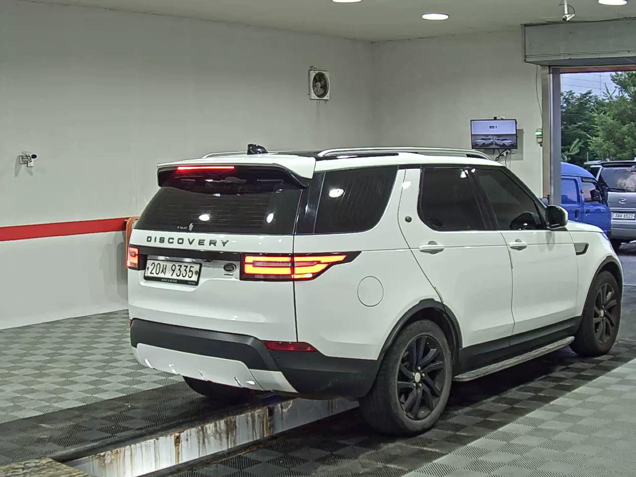 2017 - land rover discovery