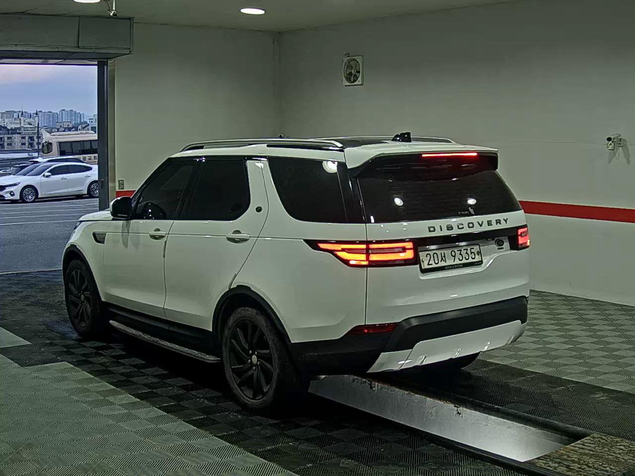 2017 - land rover discovery