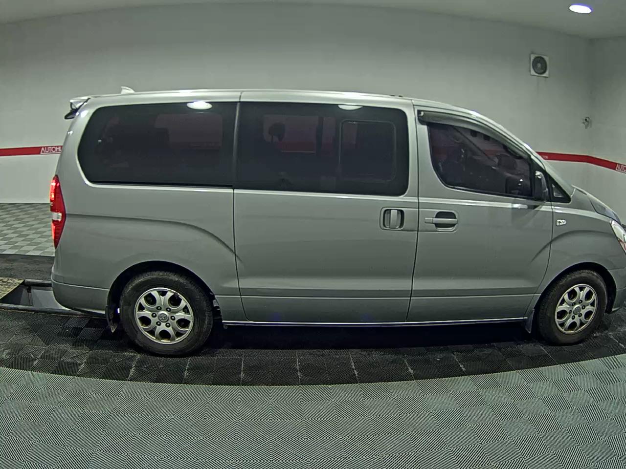 2012 - hyundai grand starex
