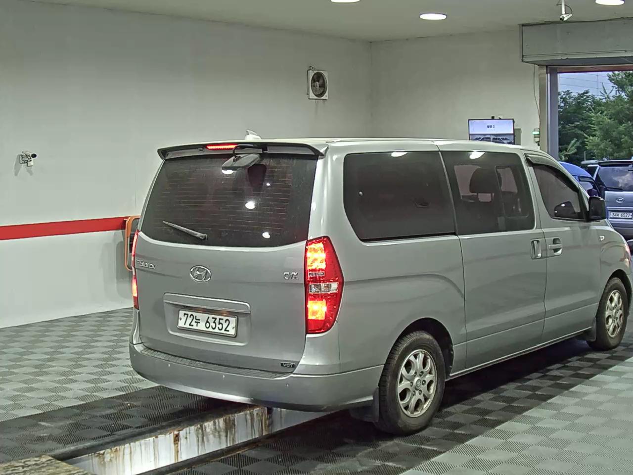 2012 - hyundai grand starex