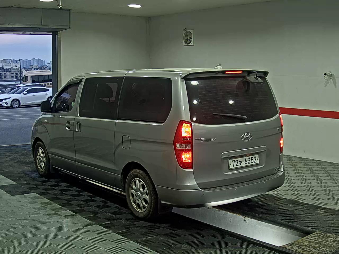 2012 - hyundai grand starex