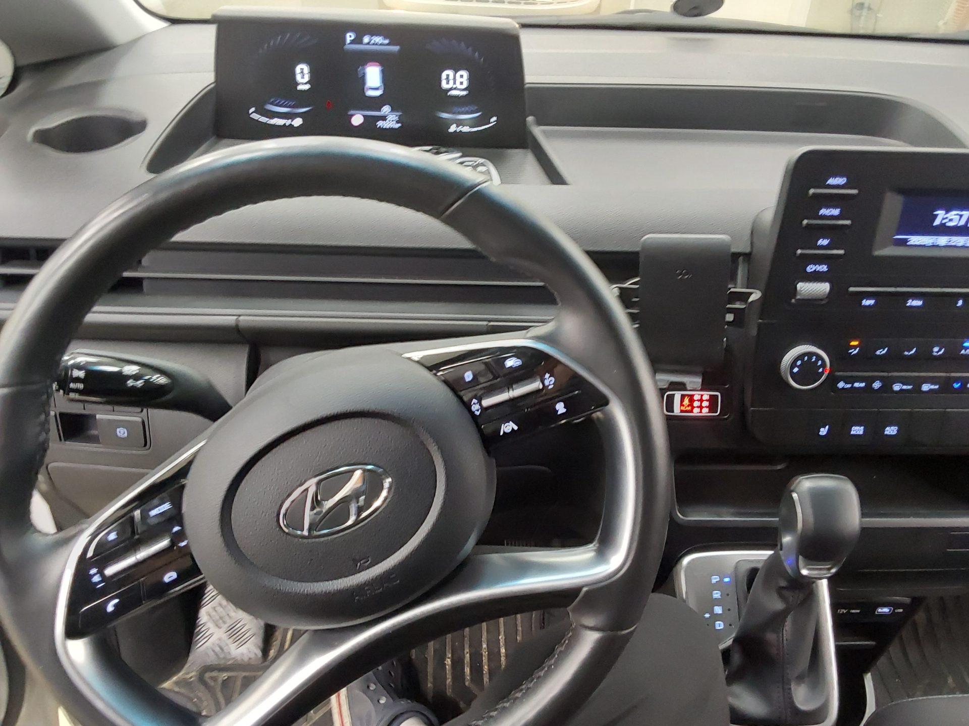2022 - hyundai staria