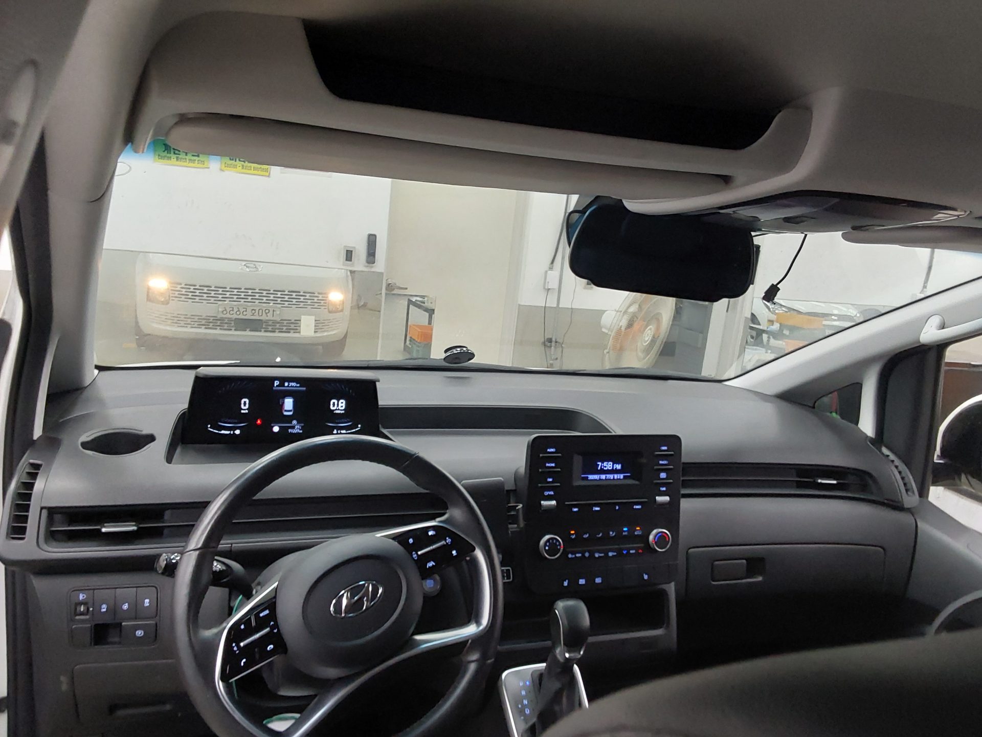 2022 - hyundai staria