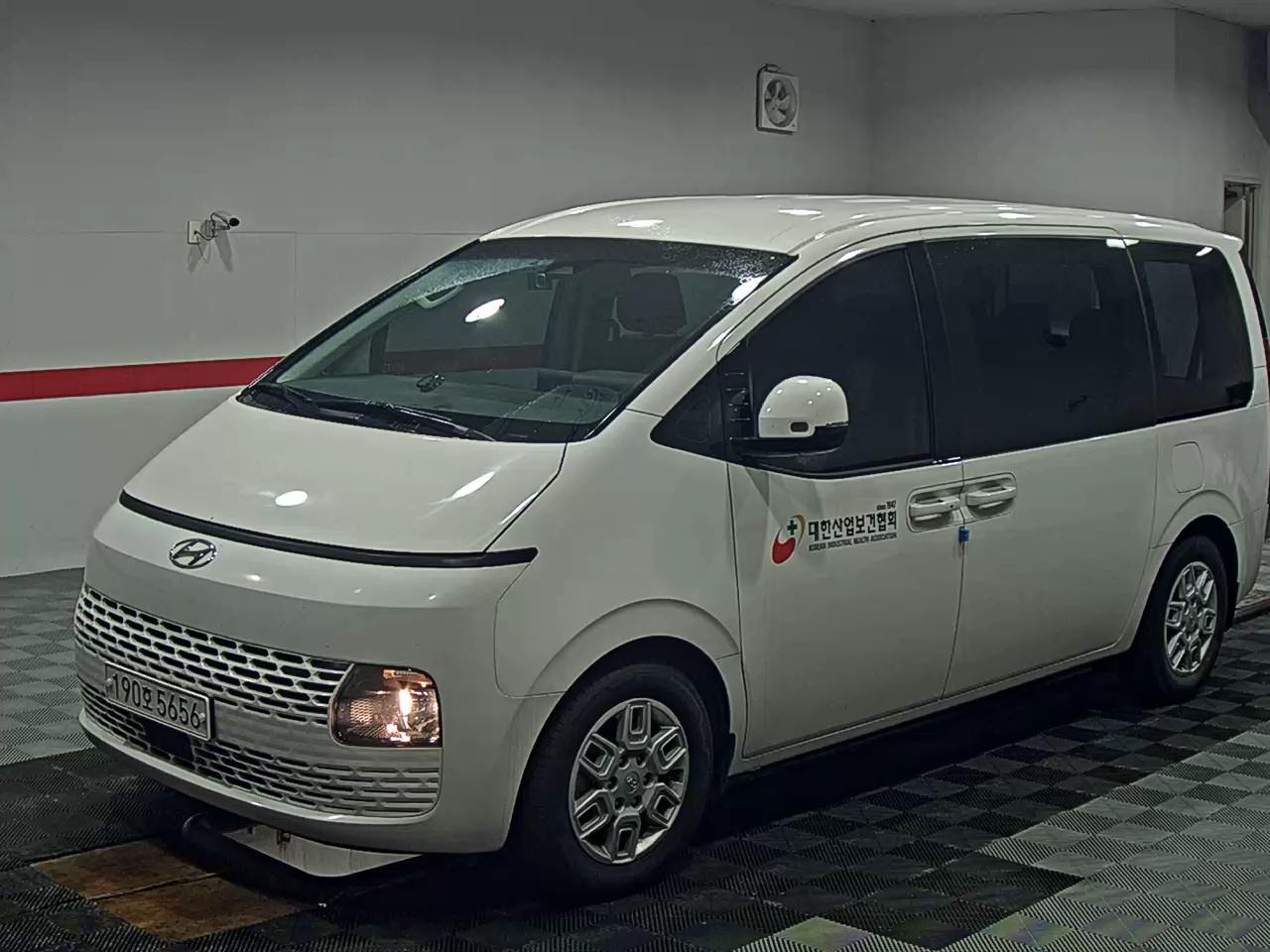 2022 - hyundai staria