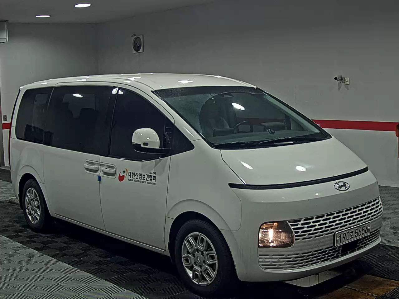 2022 - hyundai staria
