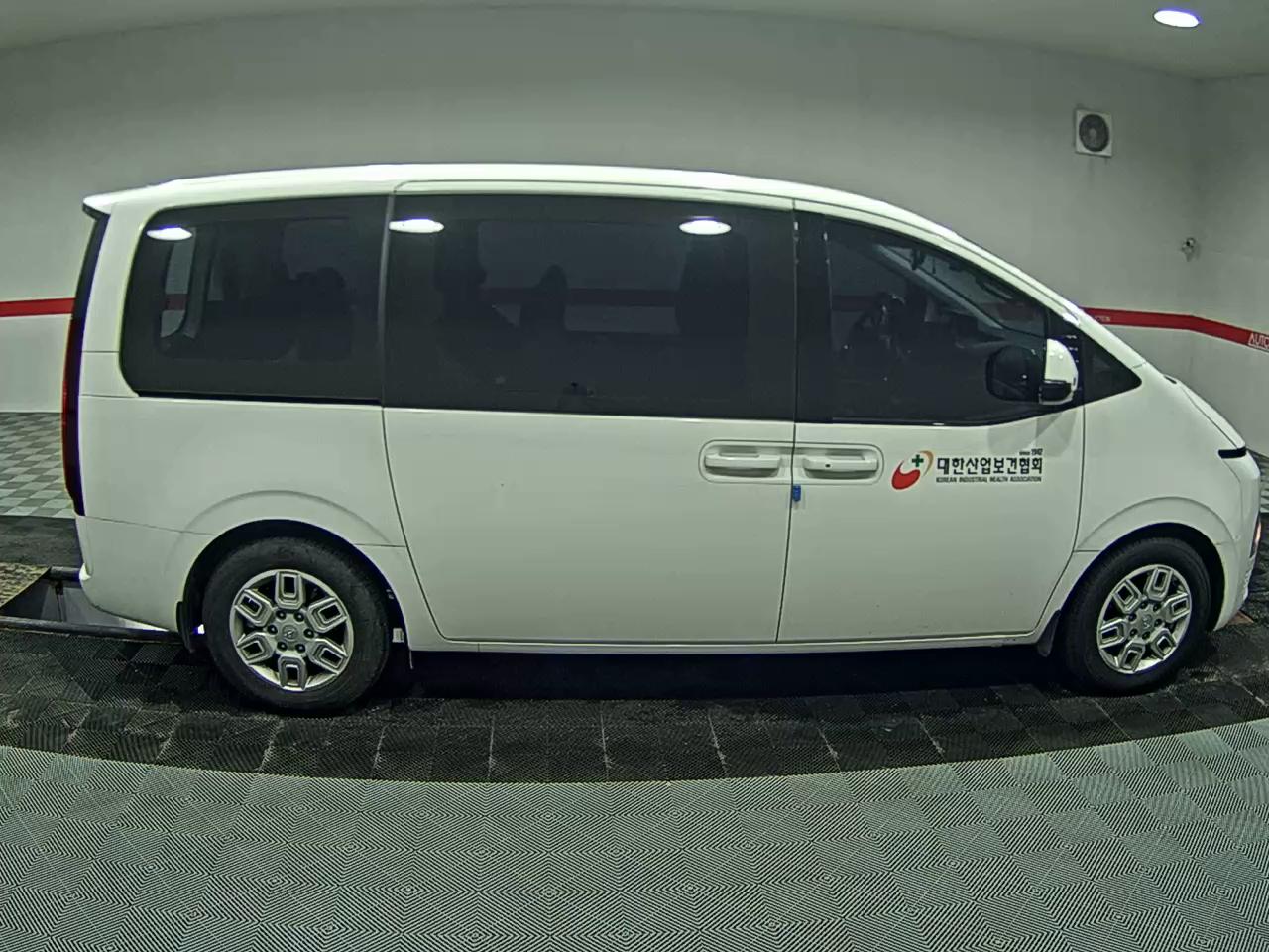 2022 - hyundai staria