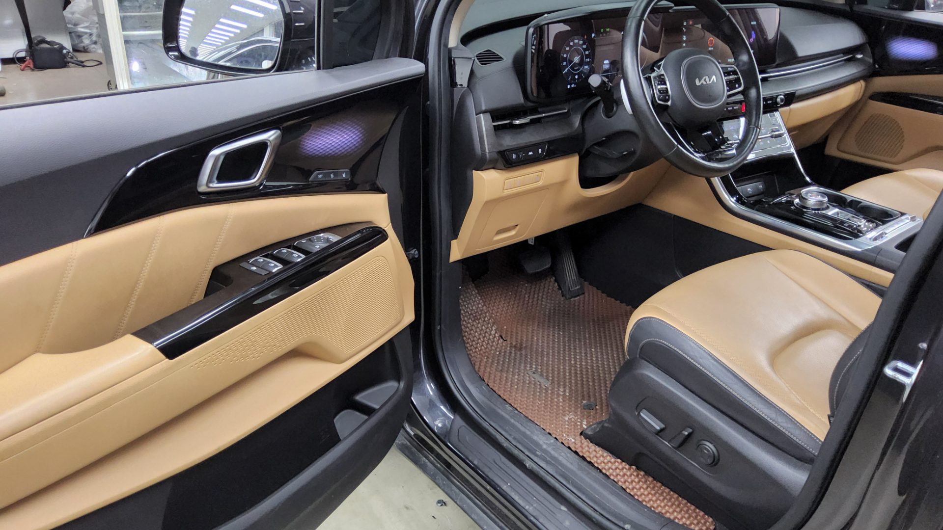 2023 - kia carnival