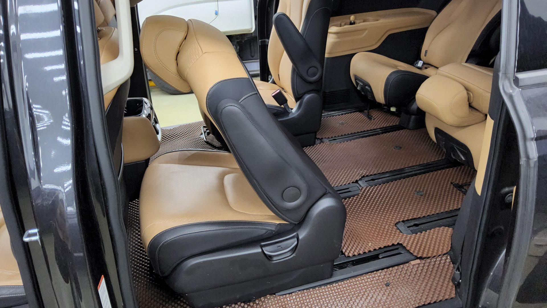 2023 - kia carnival