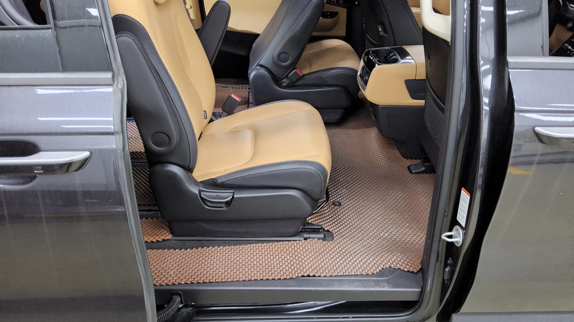 2023 - kia carnival