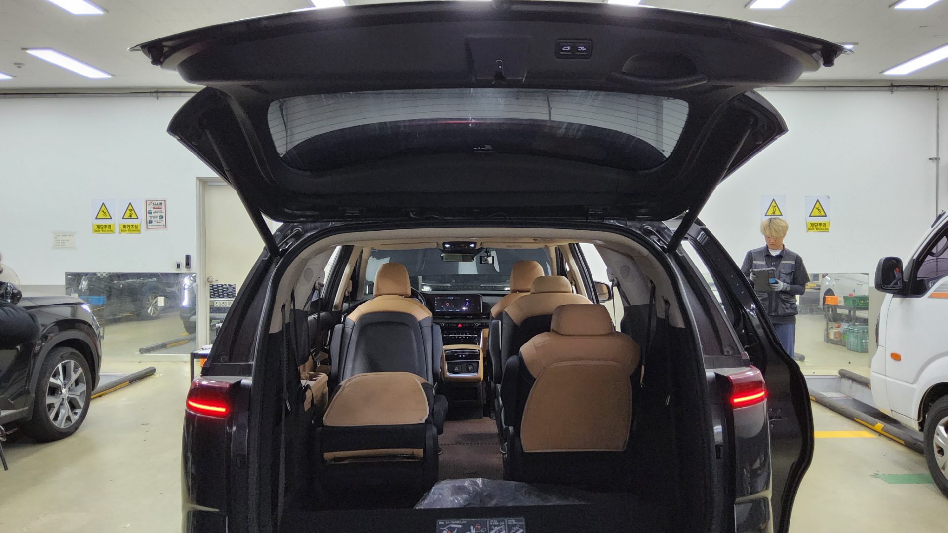 2023 - kia carnival