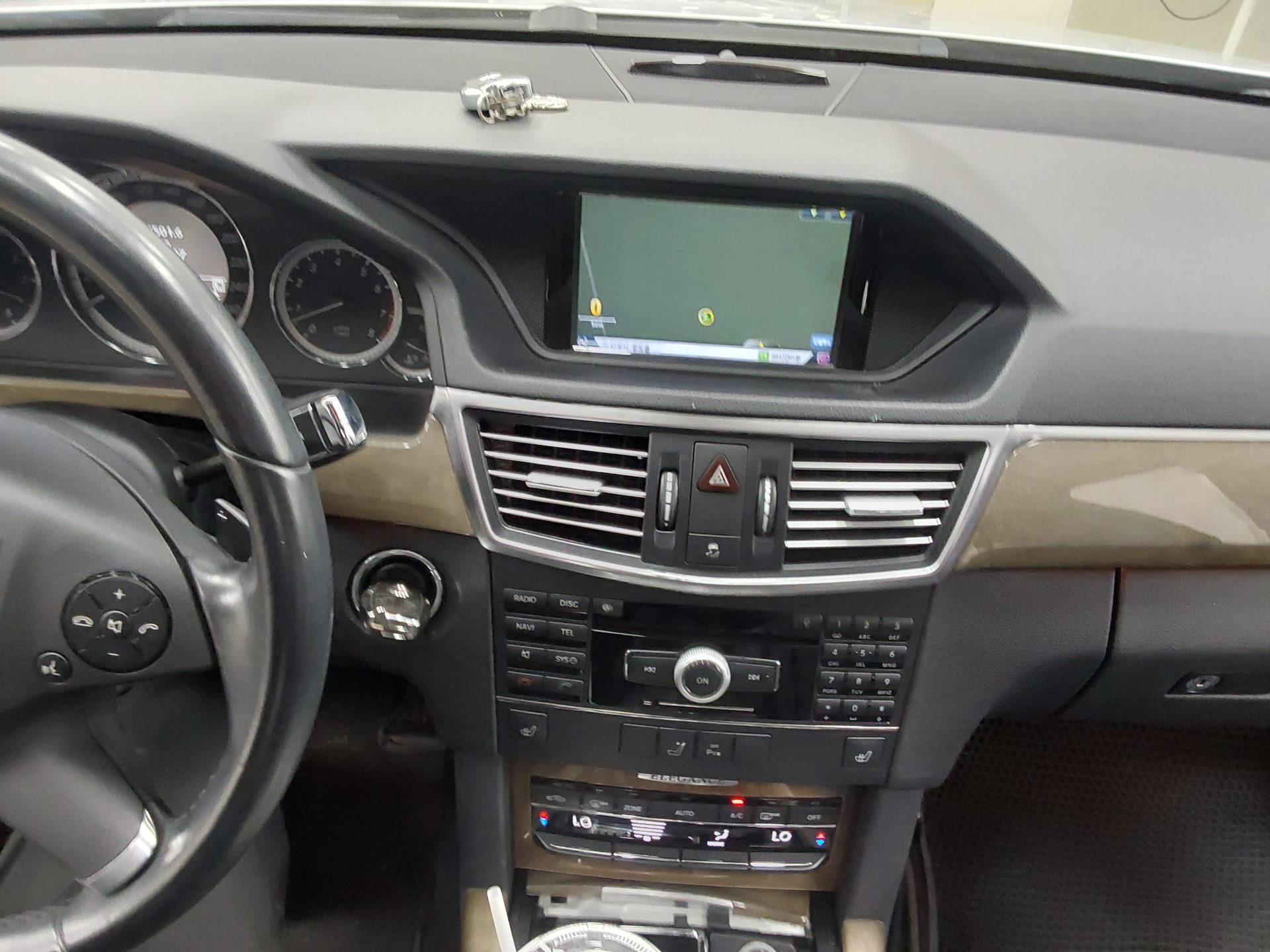 2010 - mercedes-benz e300