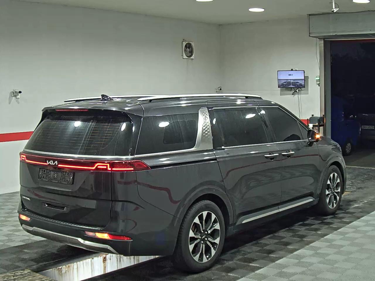 2023 - kia carnival
