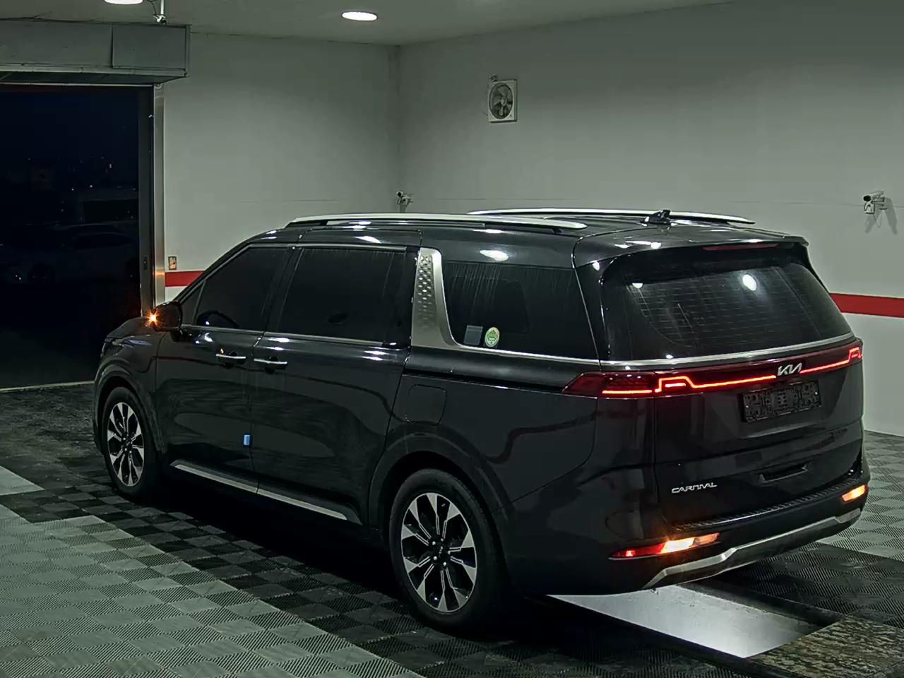 2023 - kia carnival