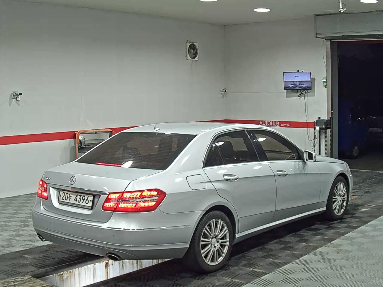 2010 - mercedes-benz e300