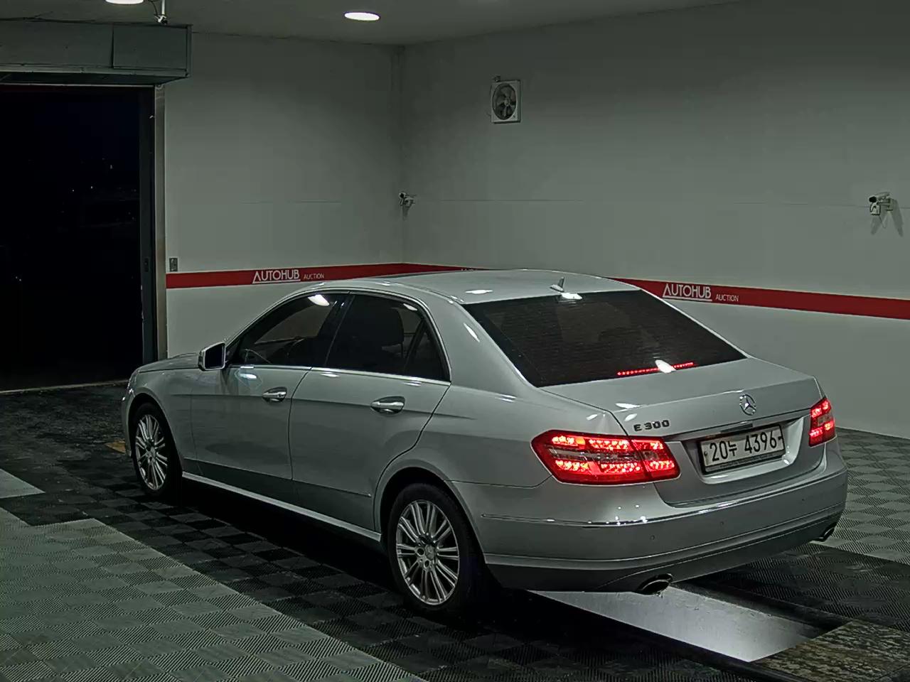 2010 - mercedes-benz e300