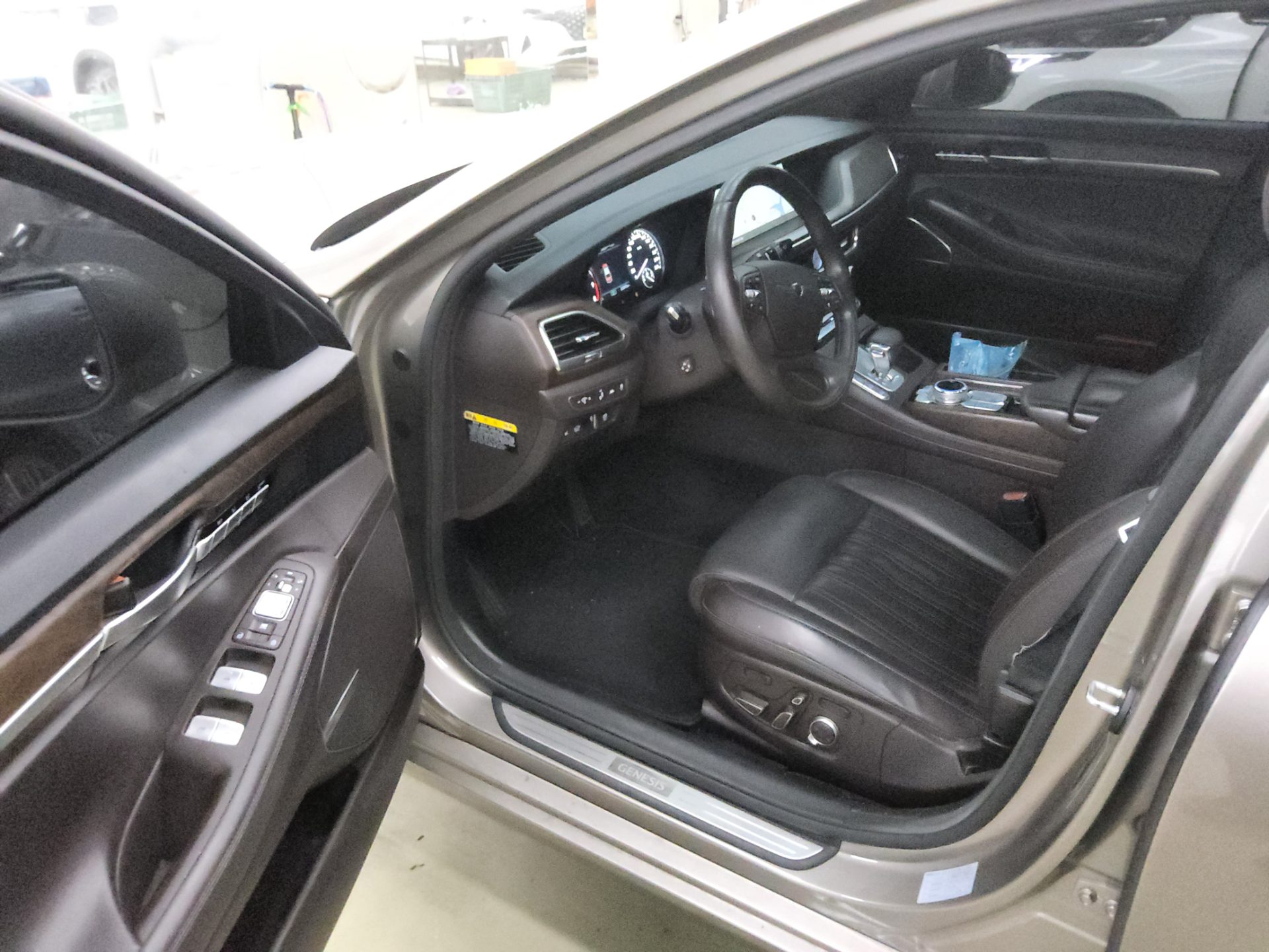 2021 - genesis g90