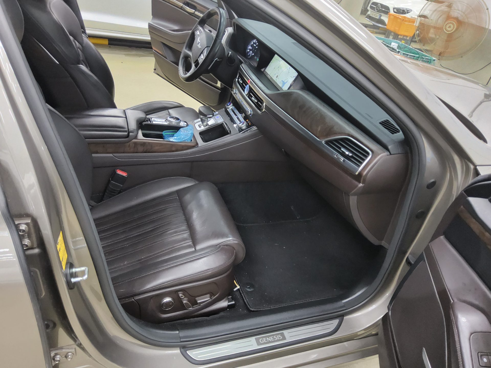 2021 - genesis g90
