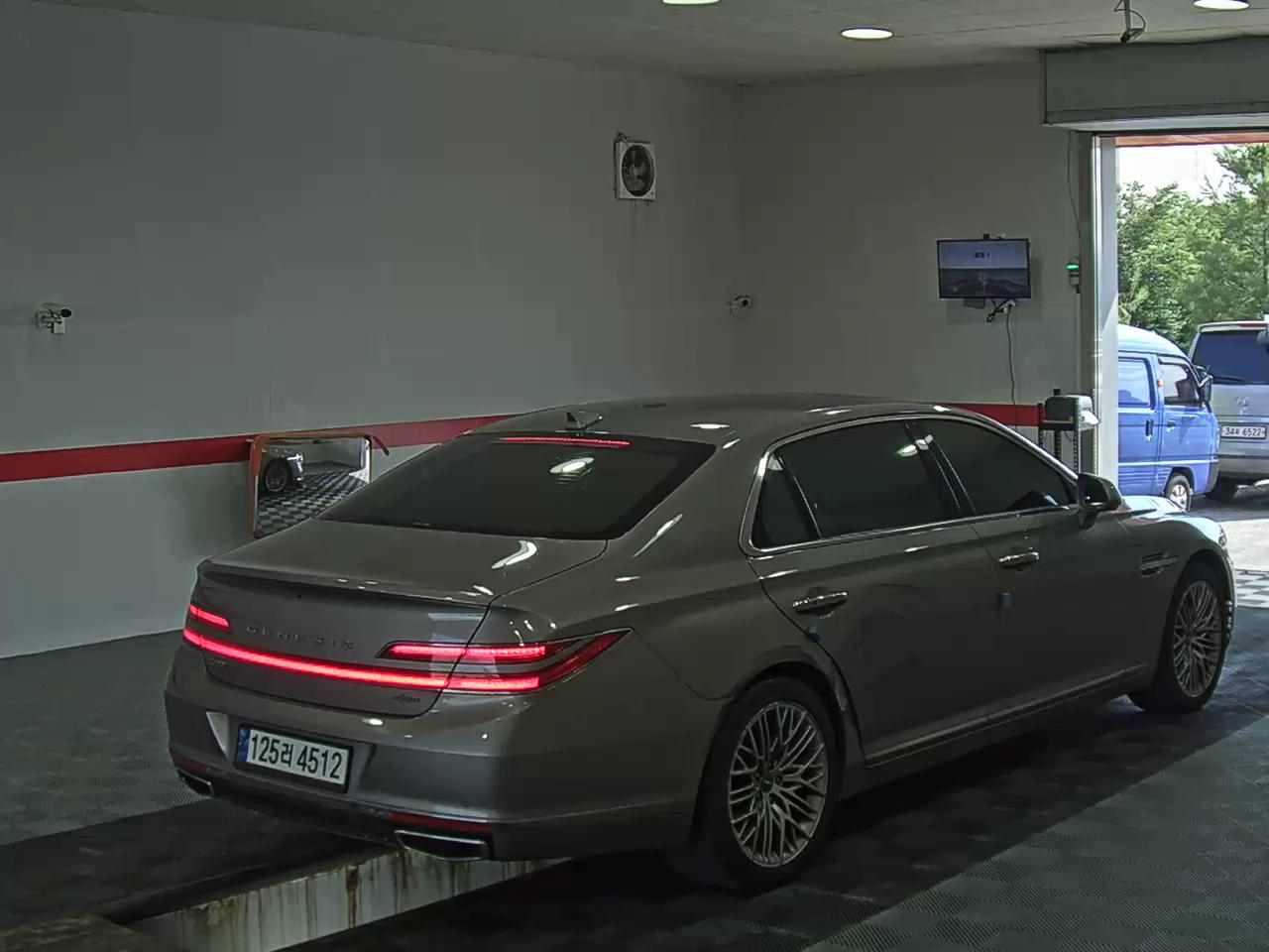 2021 - genesis g90