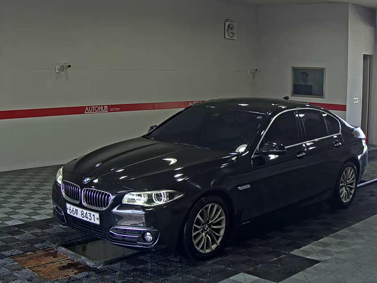 BMW 5 SERIES (6TH GEN) 528i xDrive