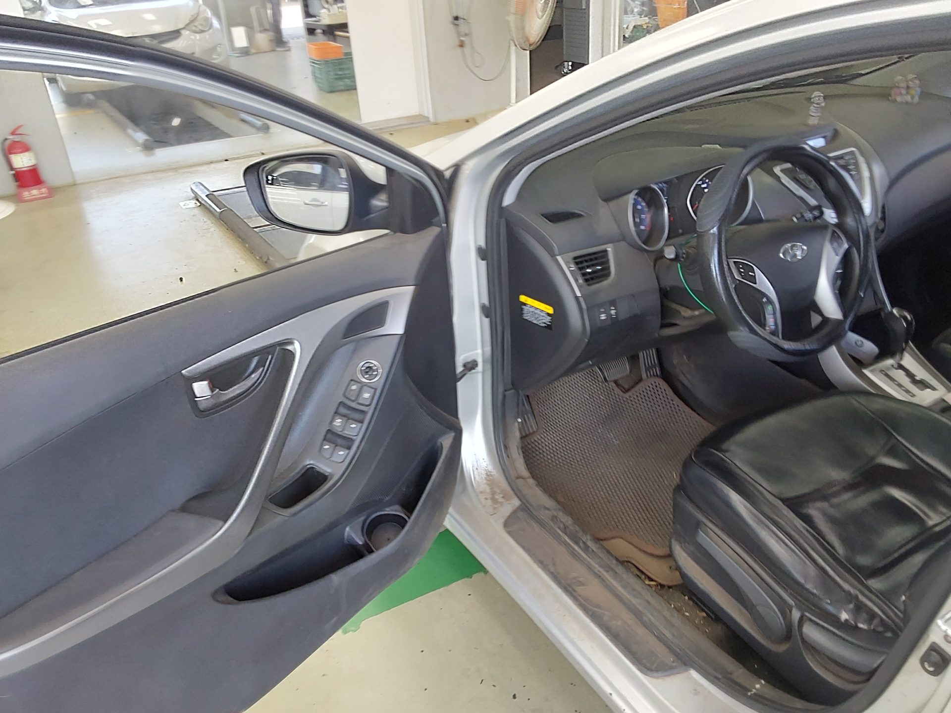2012 - hyundai avante