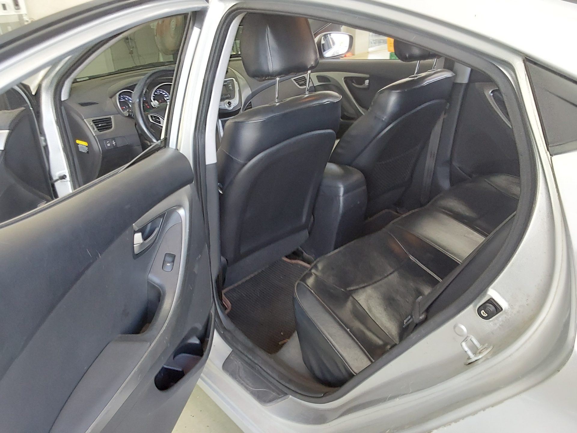 2012 - hyundai avante