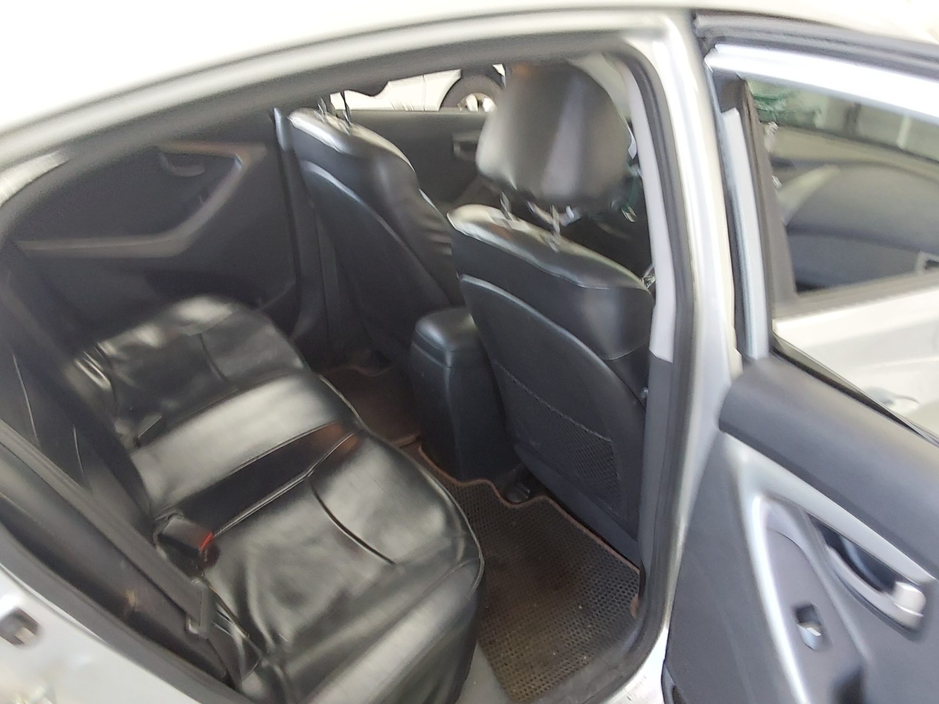 2012 - hyundai avante