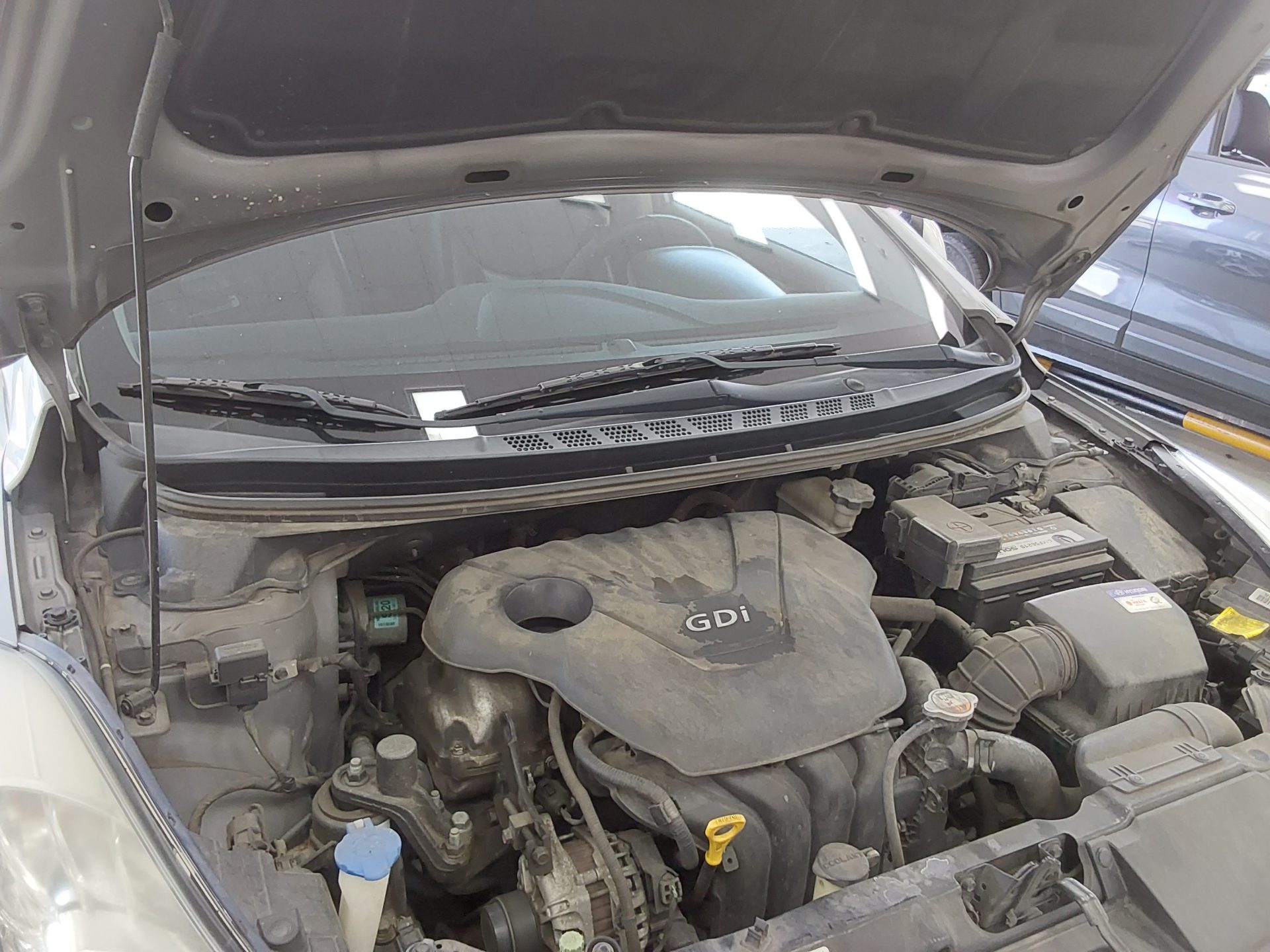 2012 - hyundai avante