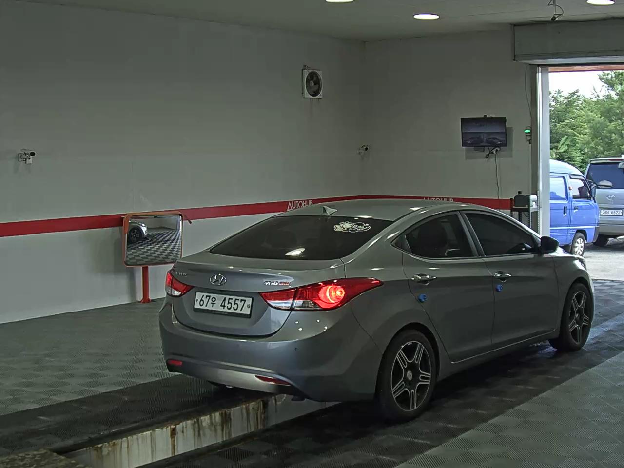 2012 - hyundai avante