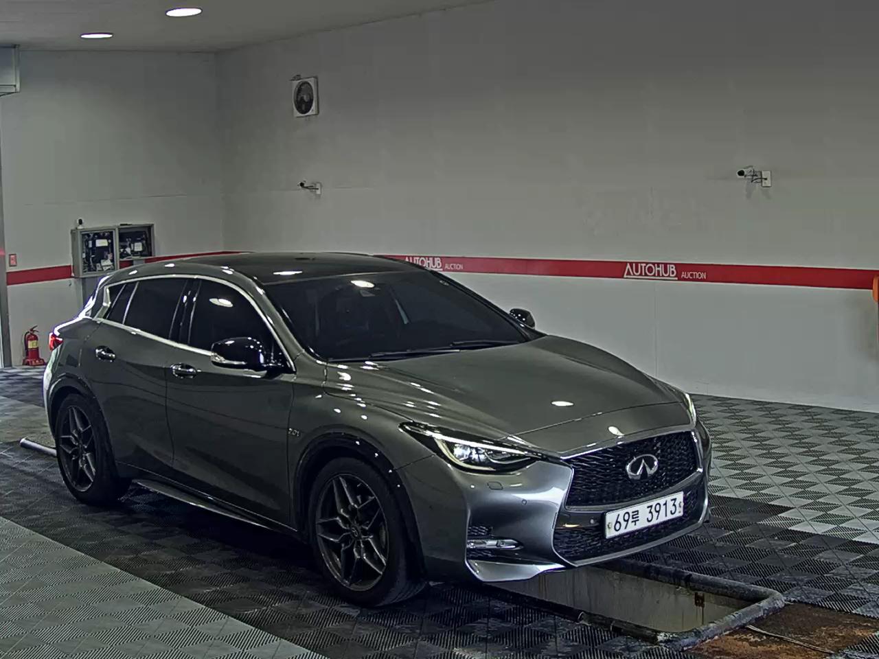 2019 - infiniti q30