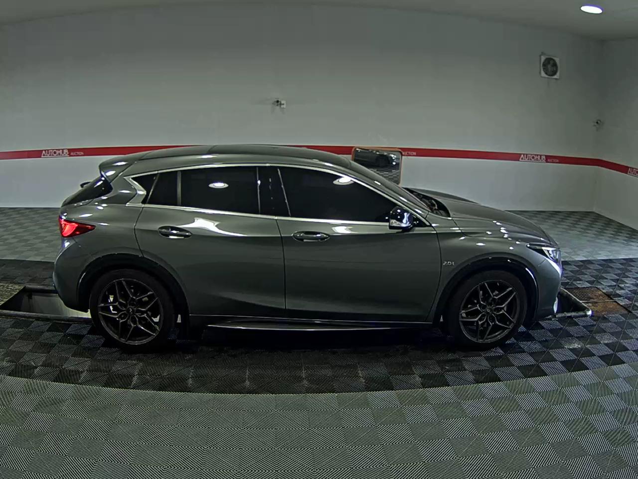 2019 - infiniti q30
