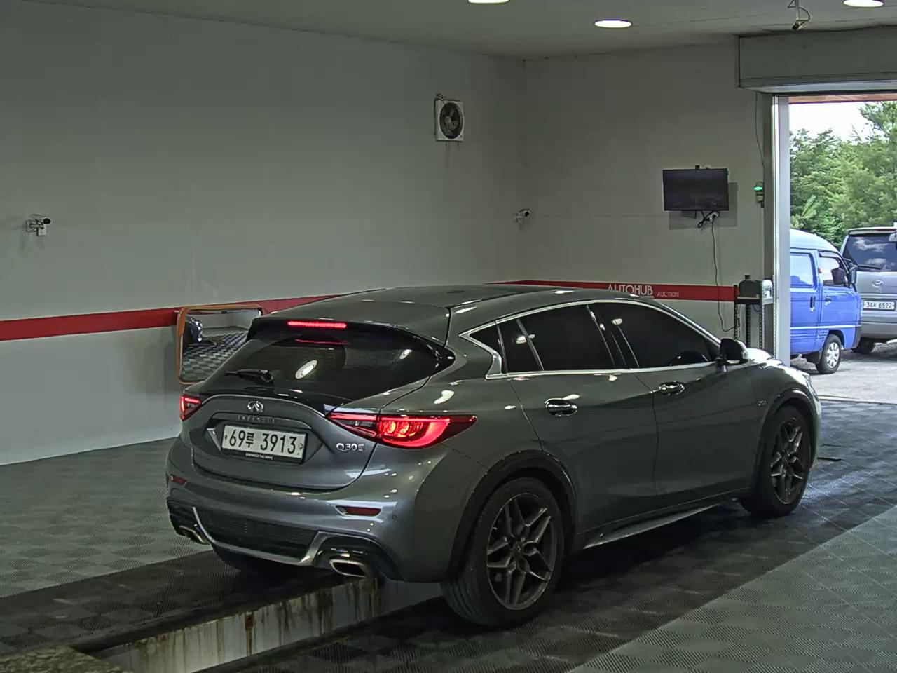 2019 - infiniti q30