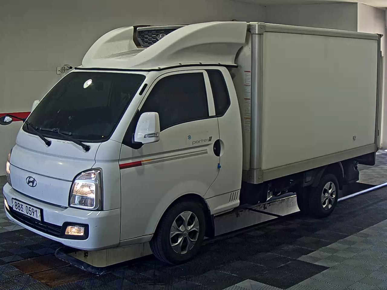 HYUNDAI PORTER II FREEZER BOX TRUCK SUPER CAB TWIN COMPRESSOR