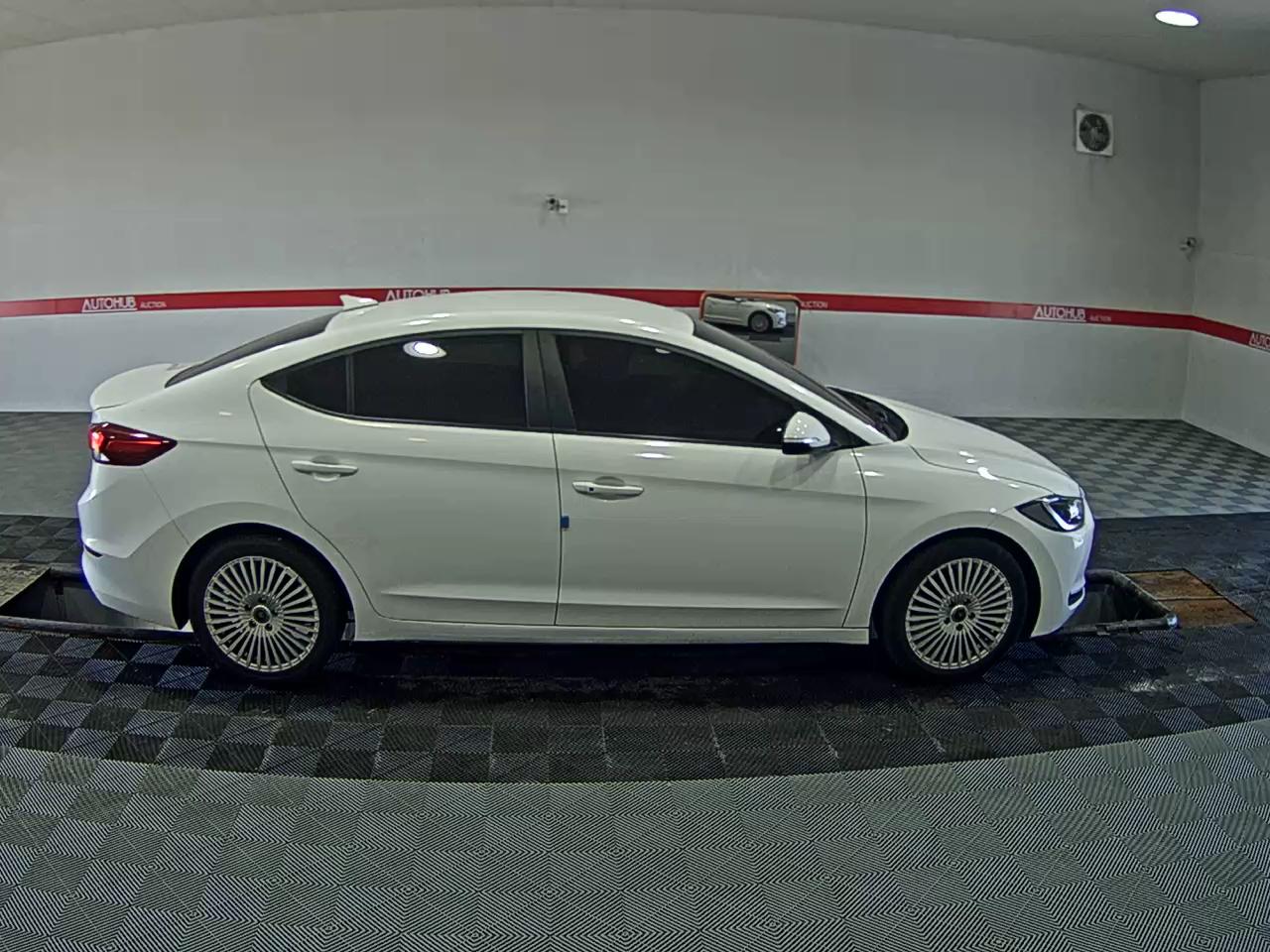 2018 - hyundai avante
