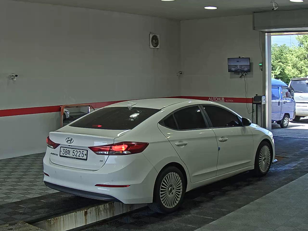 2018 - hyundai avante